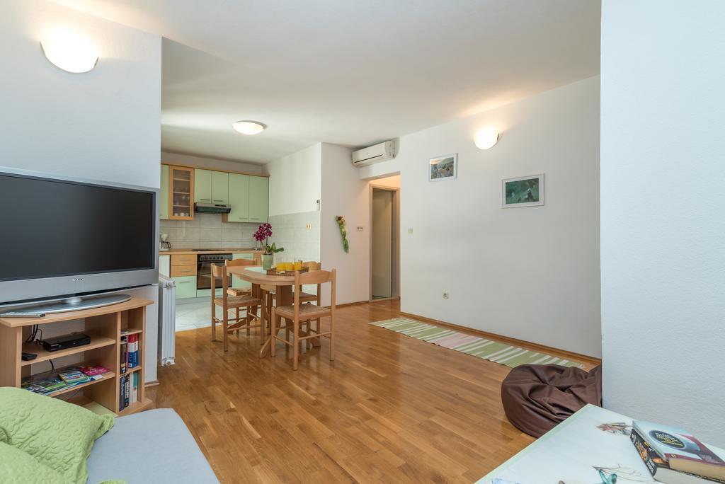 Apartma In *
